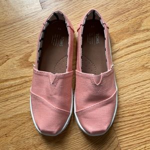 Toms
